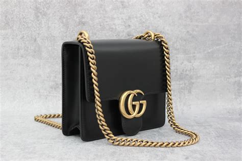 gucci black leather bag gold chain